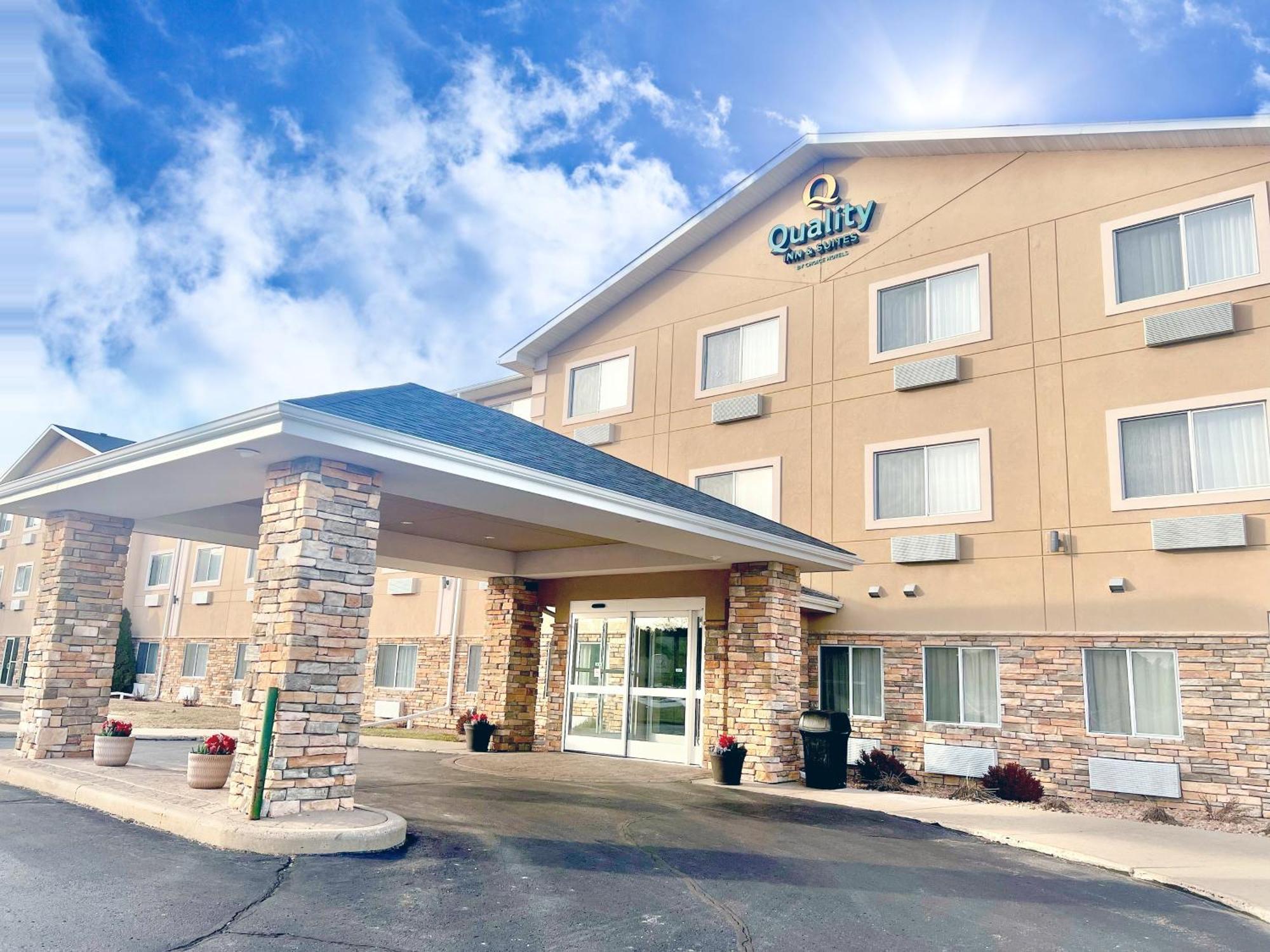 Quality Inn & Suites Wisconsin Dells Downtown - Waterparks Area מראה חיצוני תמונה