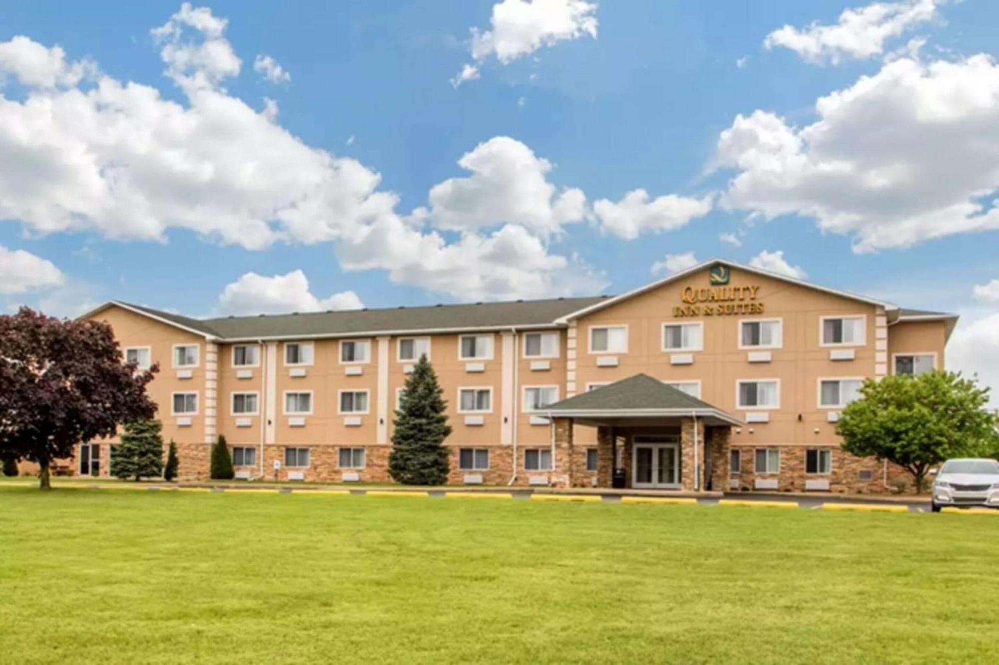 Quality Inn & Suites Wisconsin Dells Downtown - Waterparks Area מראה חיצוני תמונה