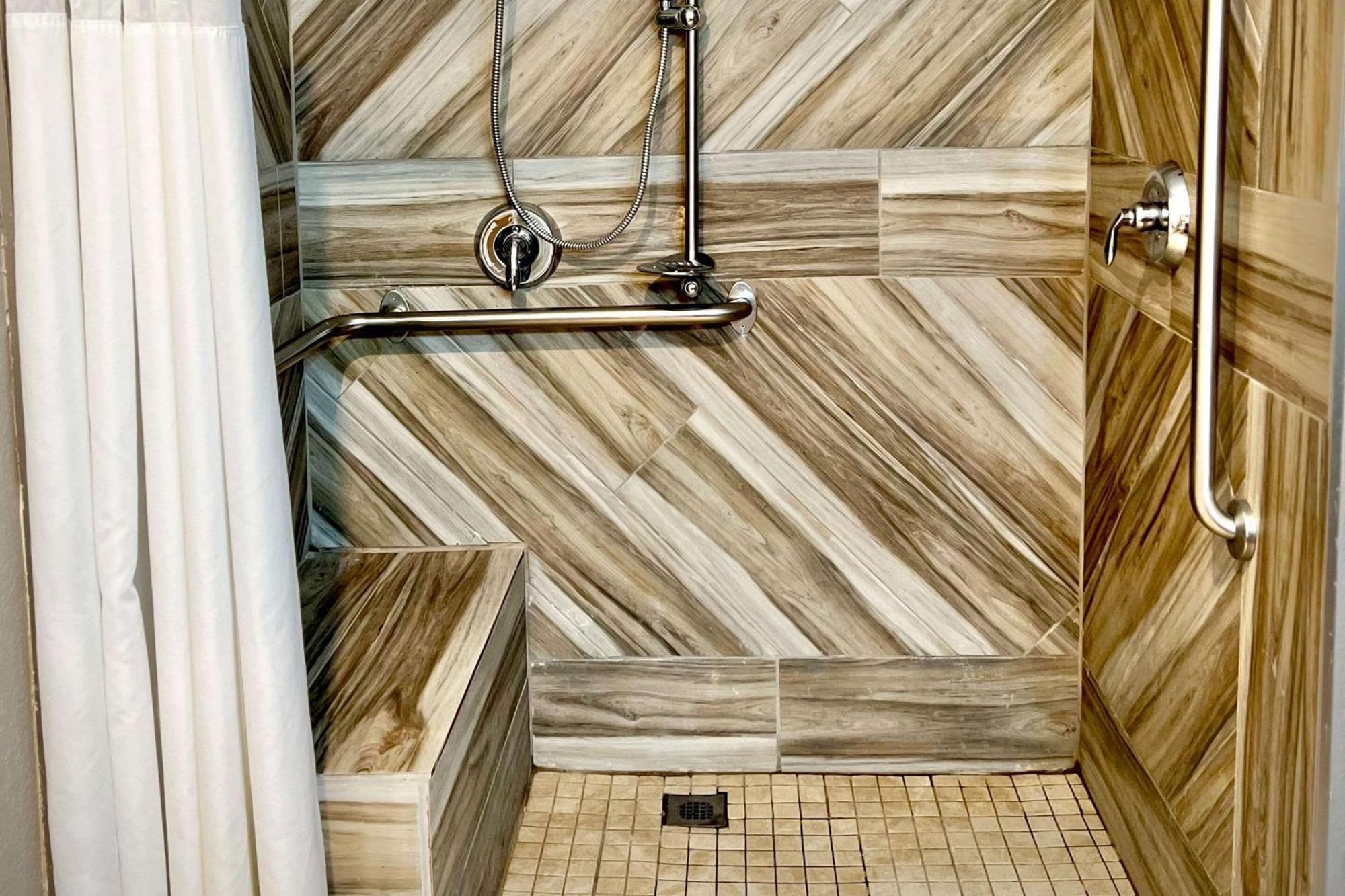 Quality Inn & Suites Wisconsin Dells Downtown - Waterparks Area מראה חיצוני תמונה